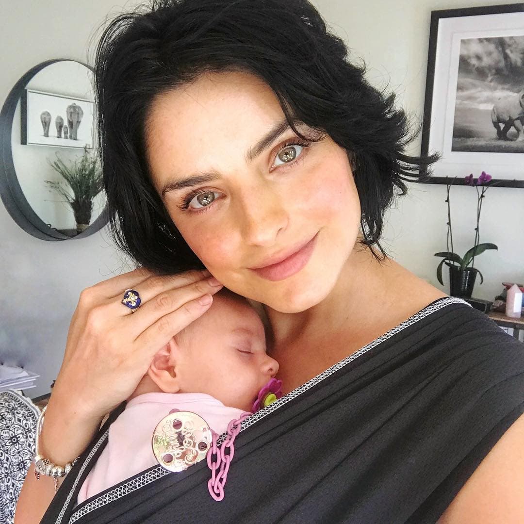Aislinn Derbez se convirtió en madre el 25 de febrero en Santa Mónica, California. Su bebé es producto de su matrimonio con Mauricio Ochmann, con quien contrajo nupcias en 2016.