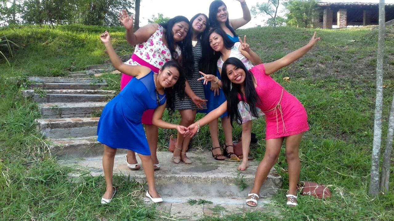 En redes sociales compartía fotografías junto a sus familiares y amigos.