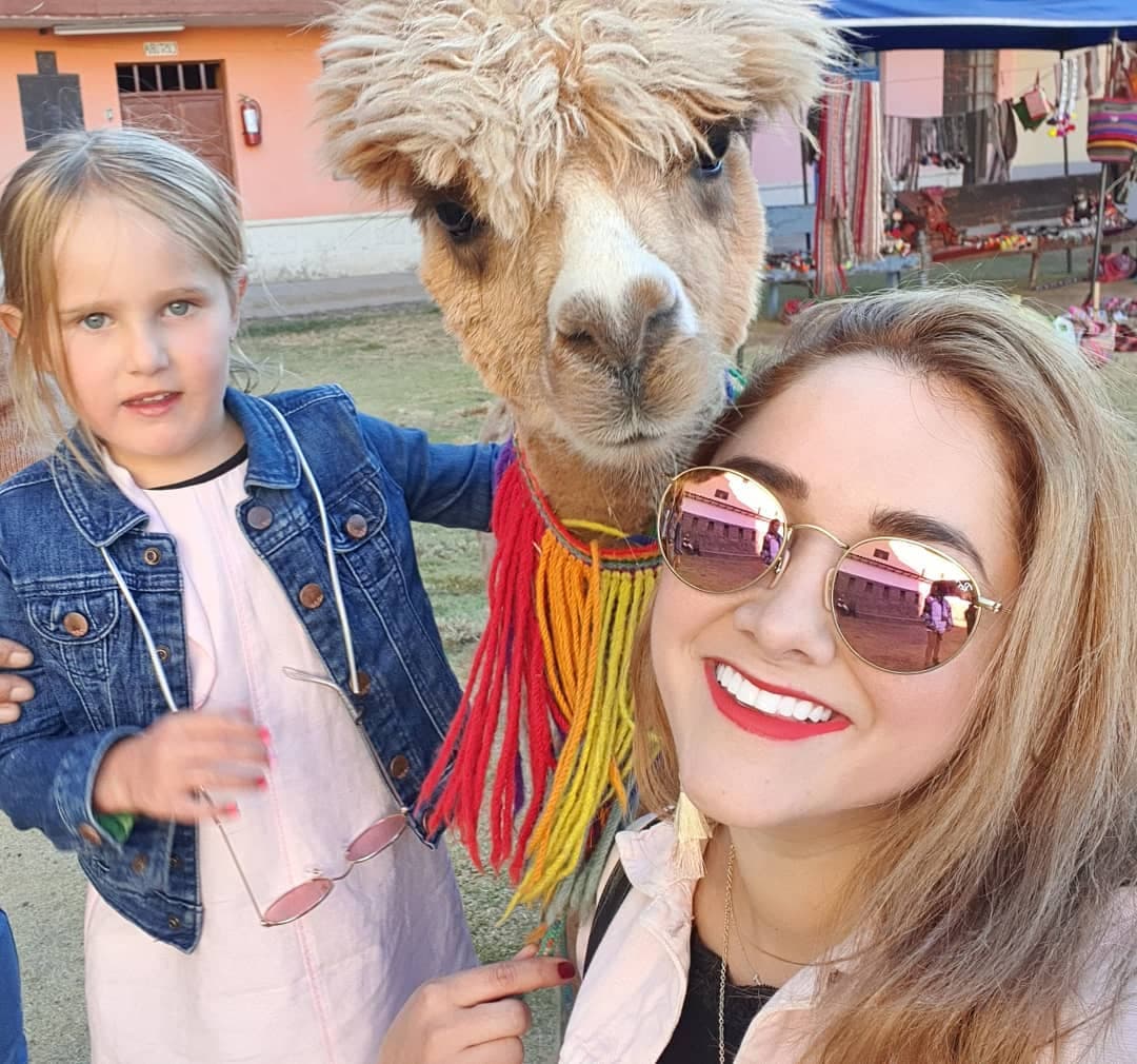 Tras varios años de hermandad entre la actriz y Sherlyn, los que fueran pareja, la eligieron para madrina de la más pequeña de sus hijas. En sus redes sociales han compartido fotografías disfrutando de celebraciones, viajes y momentos especiales.