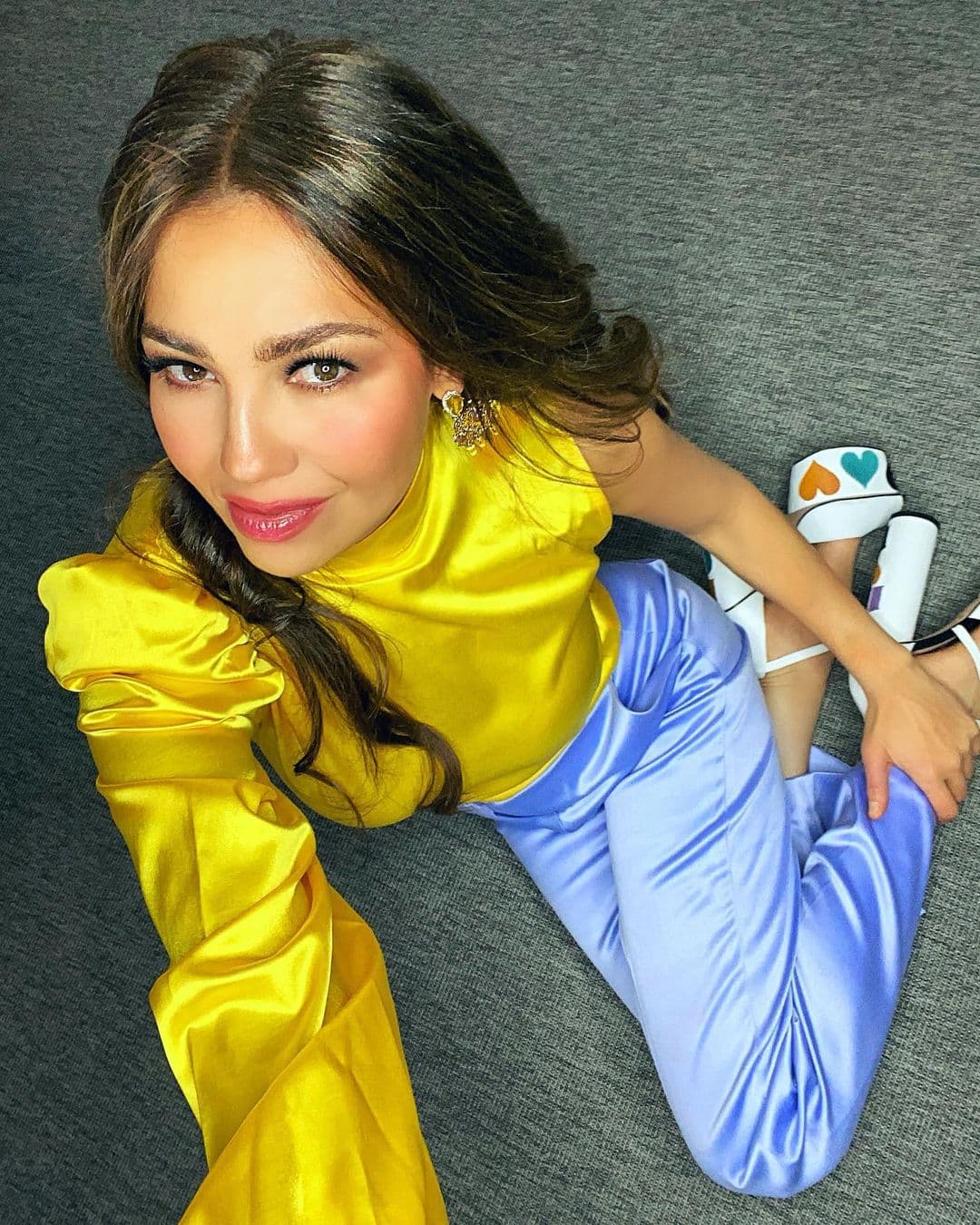 Thalía se somete a drástico cambio de look y sorprende con su cabello de colores: “Mi arcoíris”