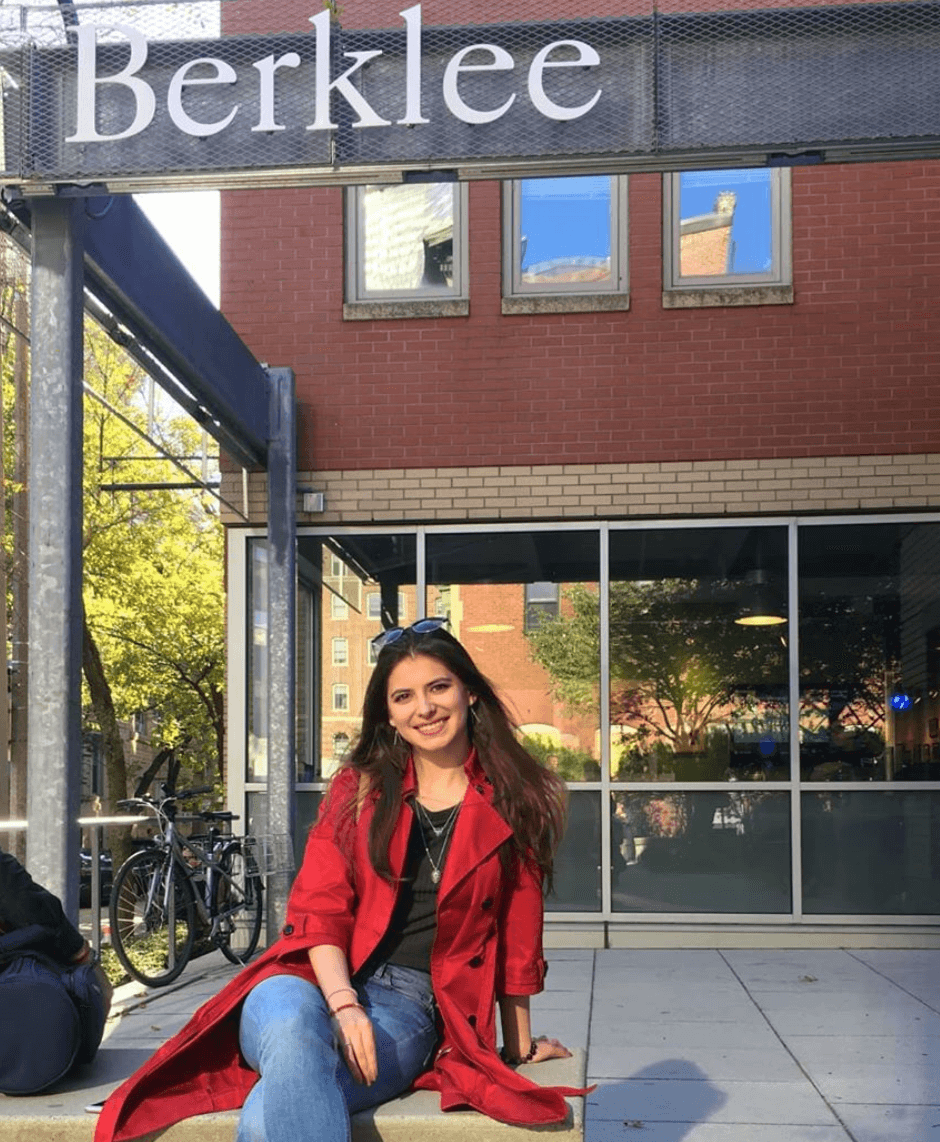 En el 2013, se fue a estudiar música a Berklee College of Music. En su canal de YouTube, ha hablado de su experiencia estudiando en Estados Unidos y su gusto por escribir sus propias canciones.