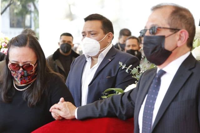 Dan a Carmen Salinas emotivo último adiós entre lágrimas, mariachis y aplausos.