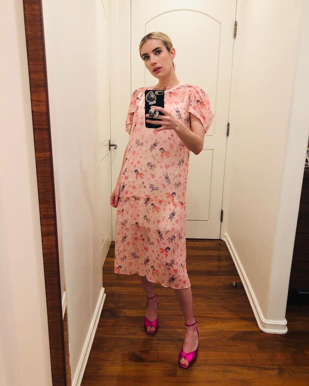 Emma Roberts confirma con tierna fotografía su embarazo