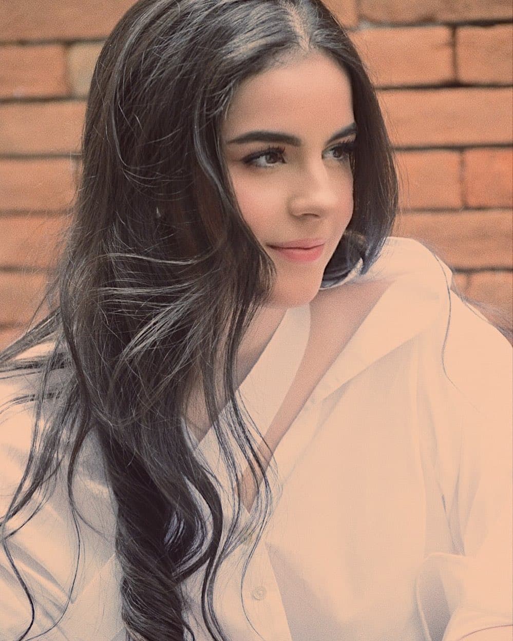 “A mí me encanta, pero primero quiero acabar la carrera, ojalá sí, me gusta mucho actuar, me gusta mucho cantar y bailar, entonces teatro musical sería mi ideal”, señaló la joven, quien cursa el último año de la carrera.