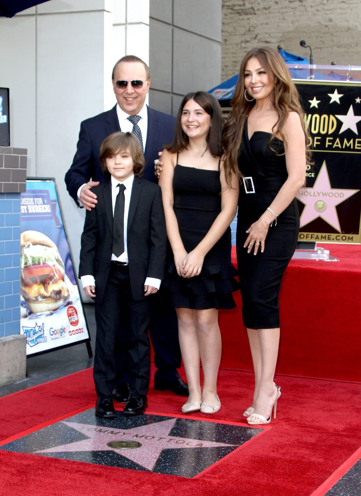 Aseguran que Sabrina es el clon de la cantante y Matthew es una combinación de ambos