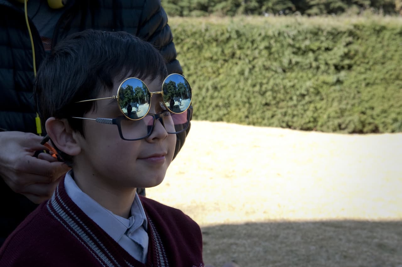 ¿Qué tal el look de Maximiliano? ¡Somos fans de su interpretación de Carlitos!