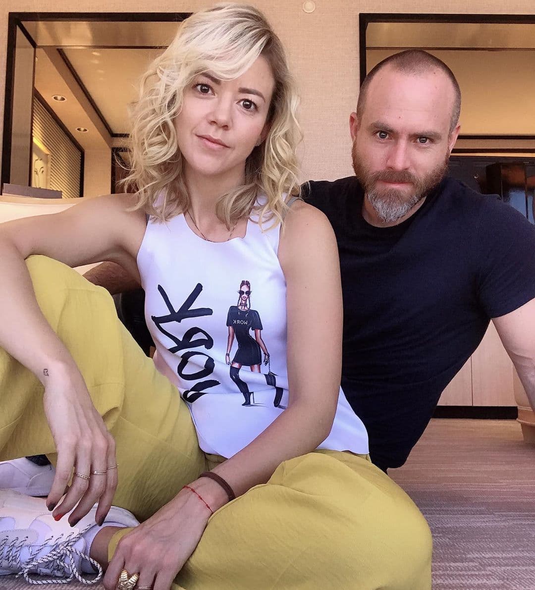 Fernanda Castillo revela el sexo de su bebé con íntimo festejo y lo muestra en video