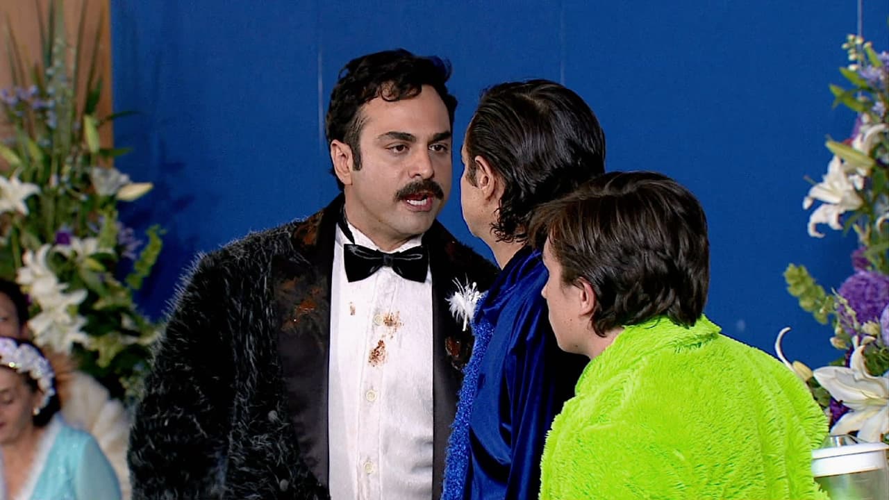 Ariel Miramontes también realizó más de un personaje.