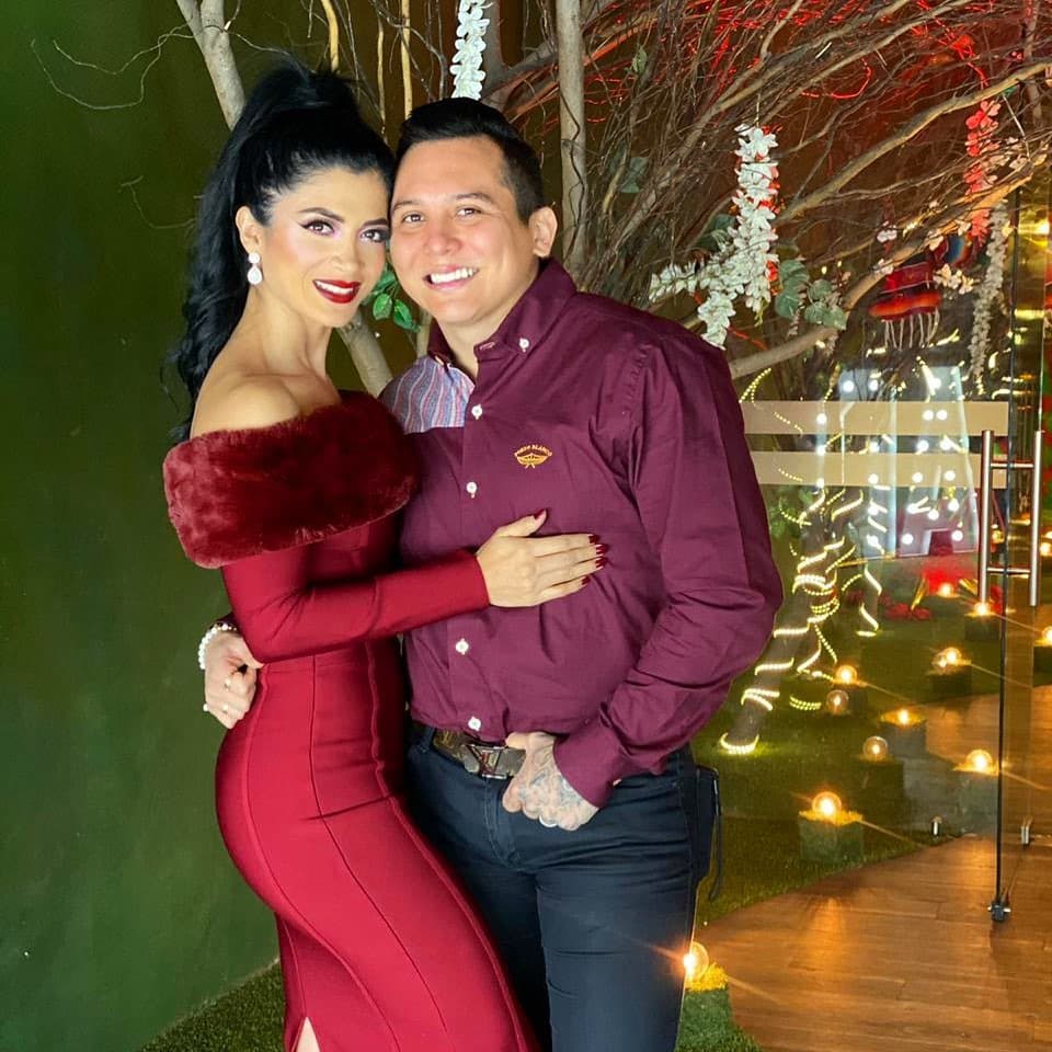Con foto inédita, Kimberly Flores recuerda su boda con Edwin Luna