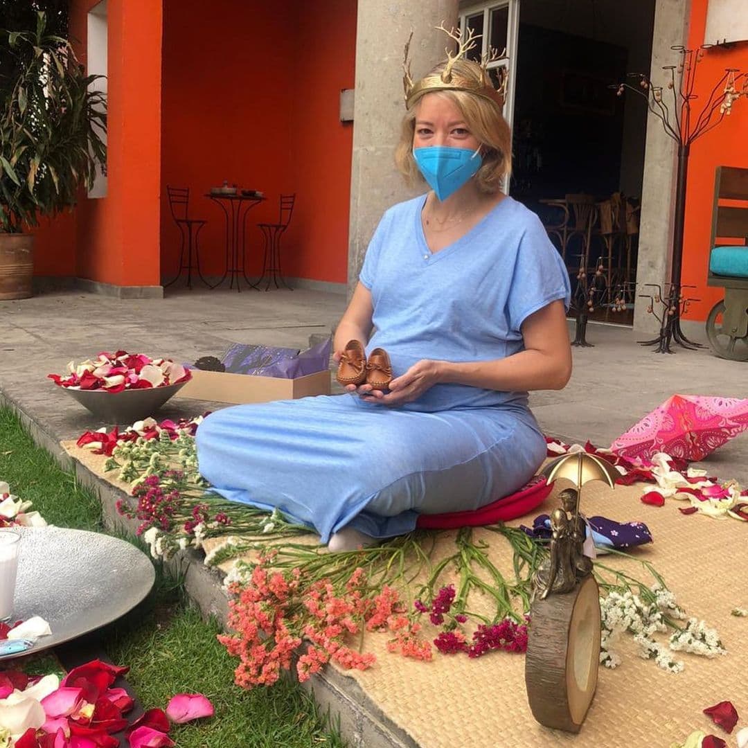 “El día de ayer fue tan especial que se quedará grabado en mi memoria y en mi alma. Tengo todo por agradecer después de un día de sentirme tan amada, tan celebrada, tan acompañada por mujeres que amo y que sé estarán en mi vida de mamá como tribu y respaldo!”, comentó la actriz.