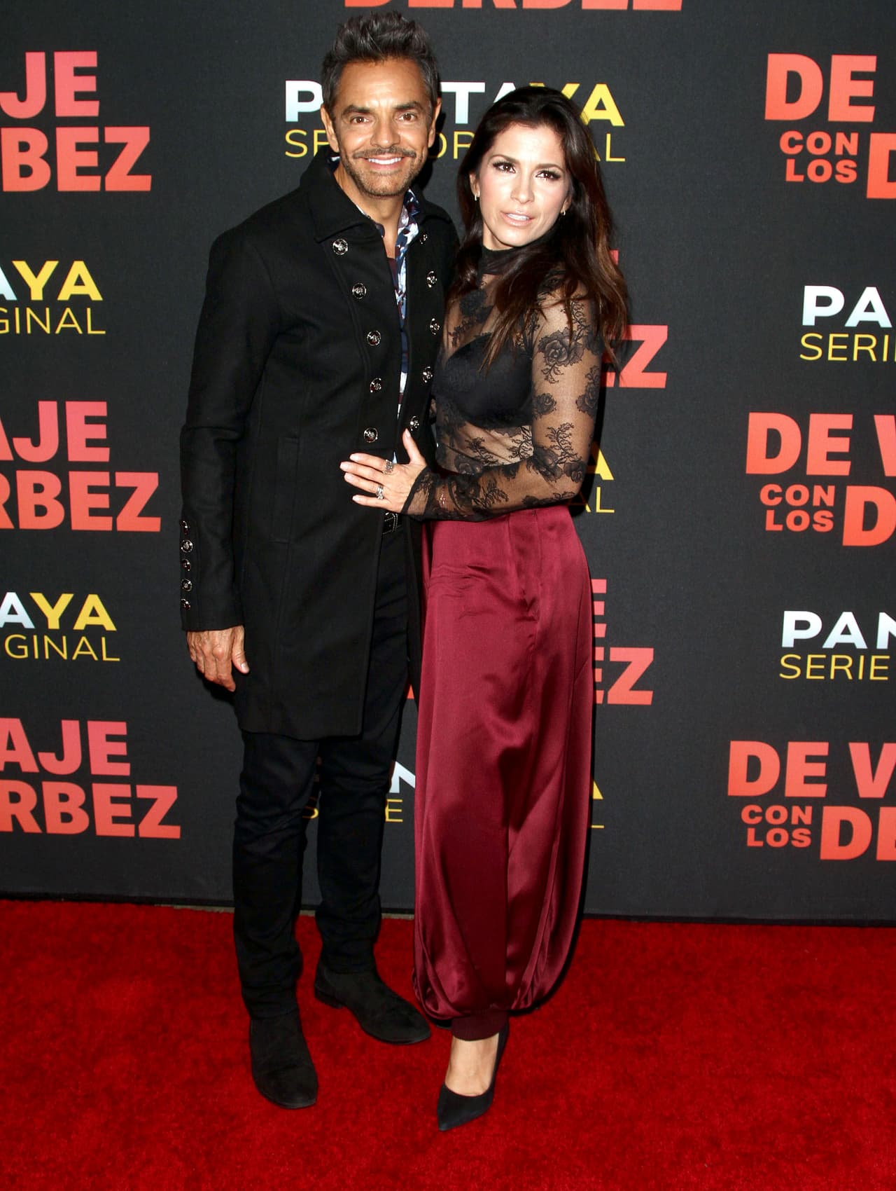 Eugenio Derbez y Alessandra Rosaldo llevan juntos más de 13 años; seis de noviazgo y 11 de casados. Durante ese tiempo, le dieron la bienvenida a su única hija en común, Aitana, quien nació en 4 de agosto de 2014. De acuerdo con la cantante y el productor, el próximo año podrían renovar sus votos en una ceremonia íntima y familiar.