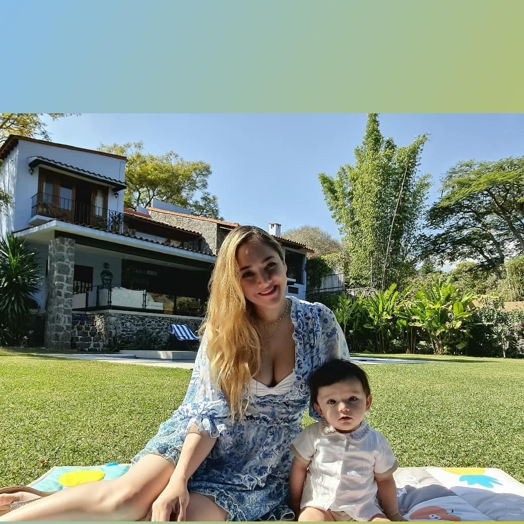 Minutos antes de recoger a su pequeño, Sherlyn detalló que espera que este nuevo proyecto sea todo un éxito en la pantalla chica. “Terminé mi primer día, salió todo espectacular. Que sea un proyecto bendecido, que les encante. Vámonos por el gordo”, indicó.