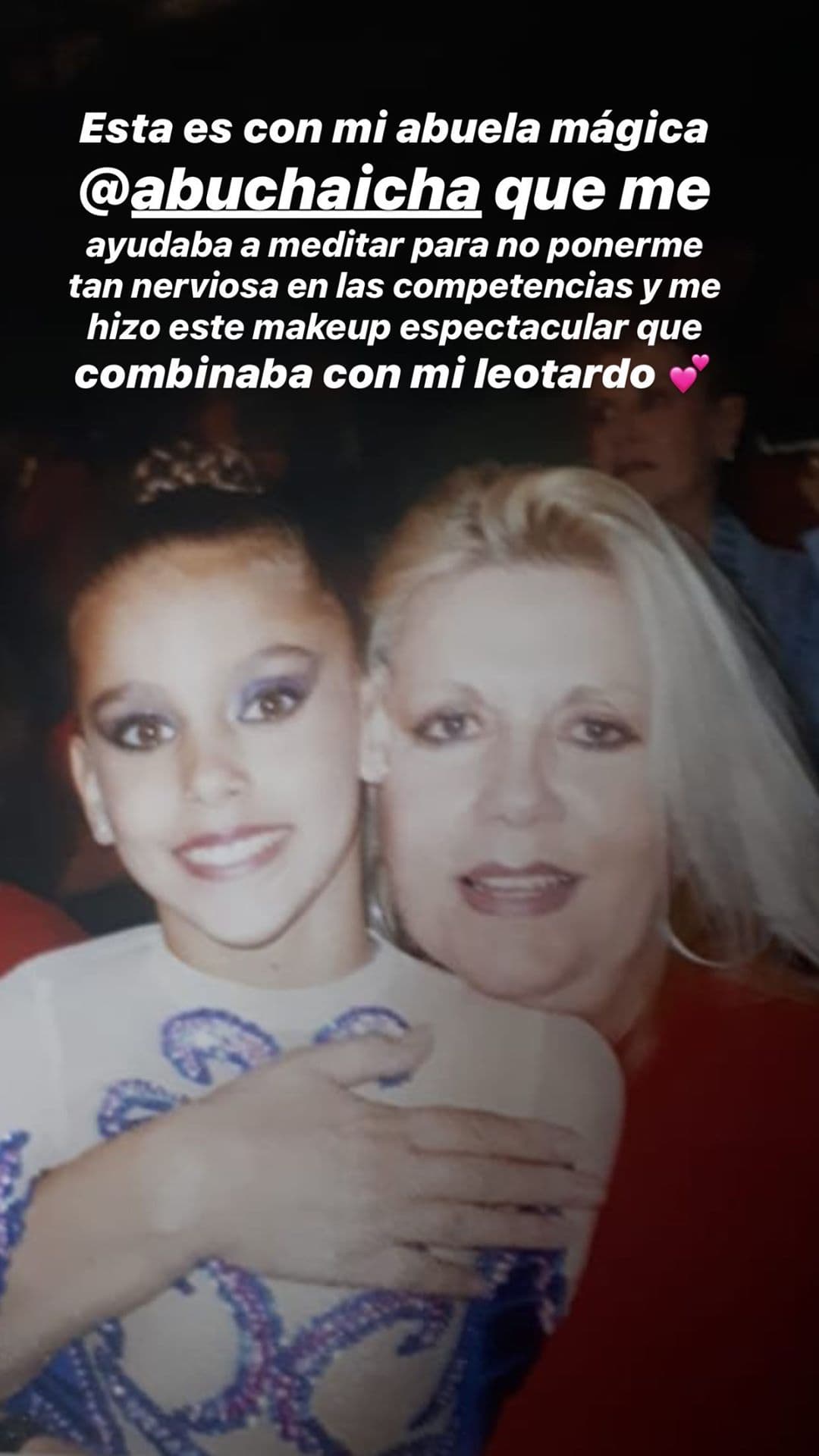 Además aprovechó para compartir una fotografía con su abuelita y recordar que la ayudaba a meditar antes de las competencias para controlar los nervios.