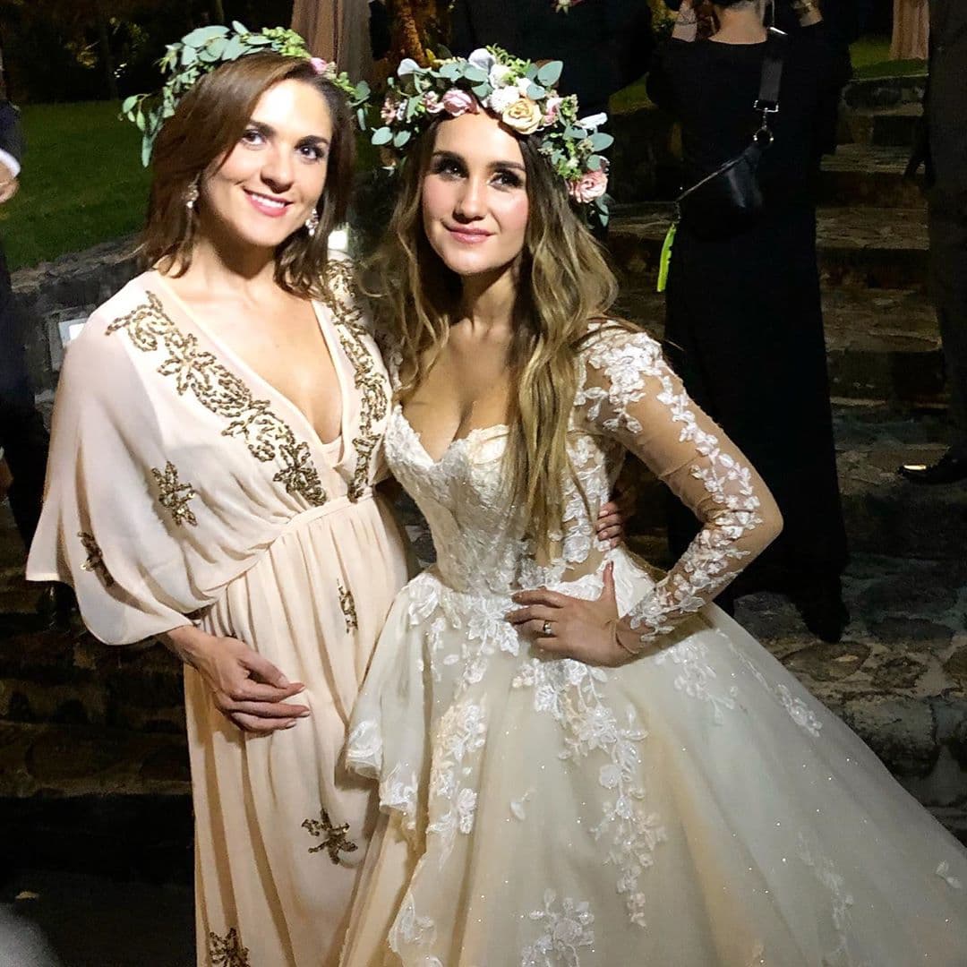 Zoraida Gómez publica foto junto a Dulce María vestida de novia: “Mi gatita hermosa”