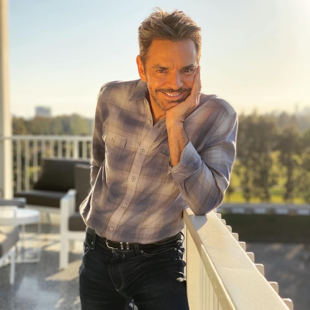 Por qué Eugenio Derbez no contestará a nadie que lo felicite por su cumpleaños número 60