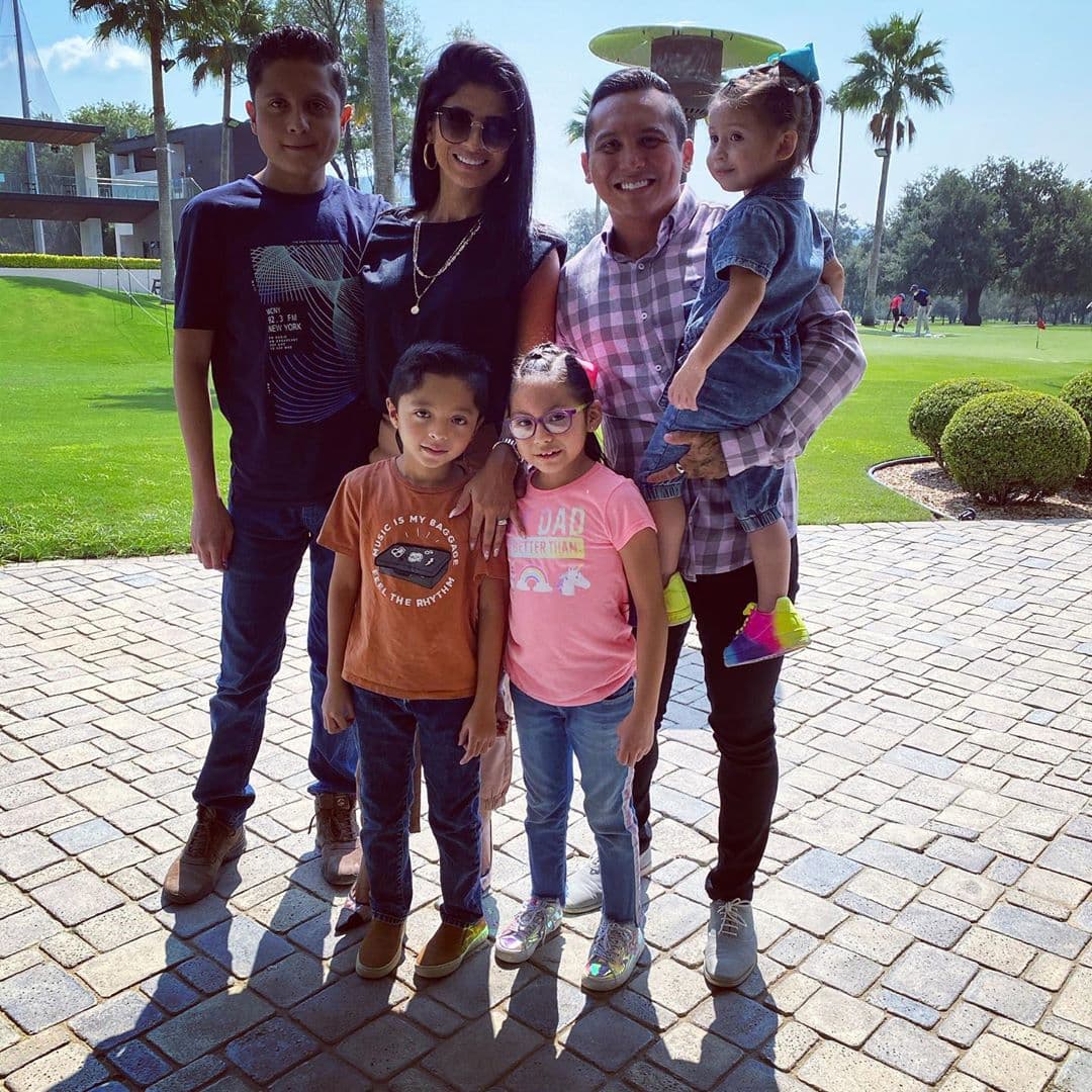 Y es que, aunque poco se sabe si Elian, el primogénito de Kimberly, está de visita o su estancia en la casa de la familia Luna Flores será definitiva, el joven ha sido protagonista de varias publicaciones en redes sociales de su famoso padrastro.