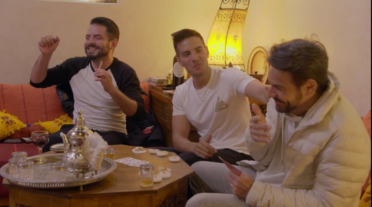 Para Eugenio fue muy fuerte ver a José Eduardo fumar y tomar, pero con el paso de los días, aceptó que su hijo es un adulto y hasta le pidió que fumara frente a él, "nunca en mi vida he tomado una copa o he fumado un cigarro y me cuesta mucho trabajo ver que mi hijo lo haga. Siempre lo he juzgado, se lo he señalado, pero hoy... hoy quiero que sea diferente".