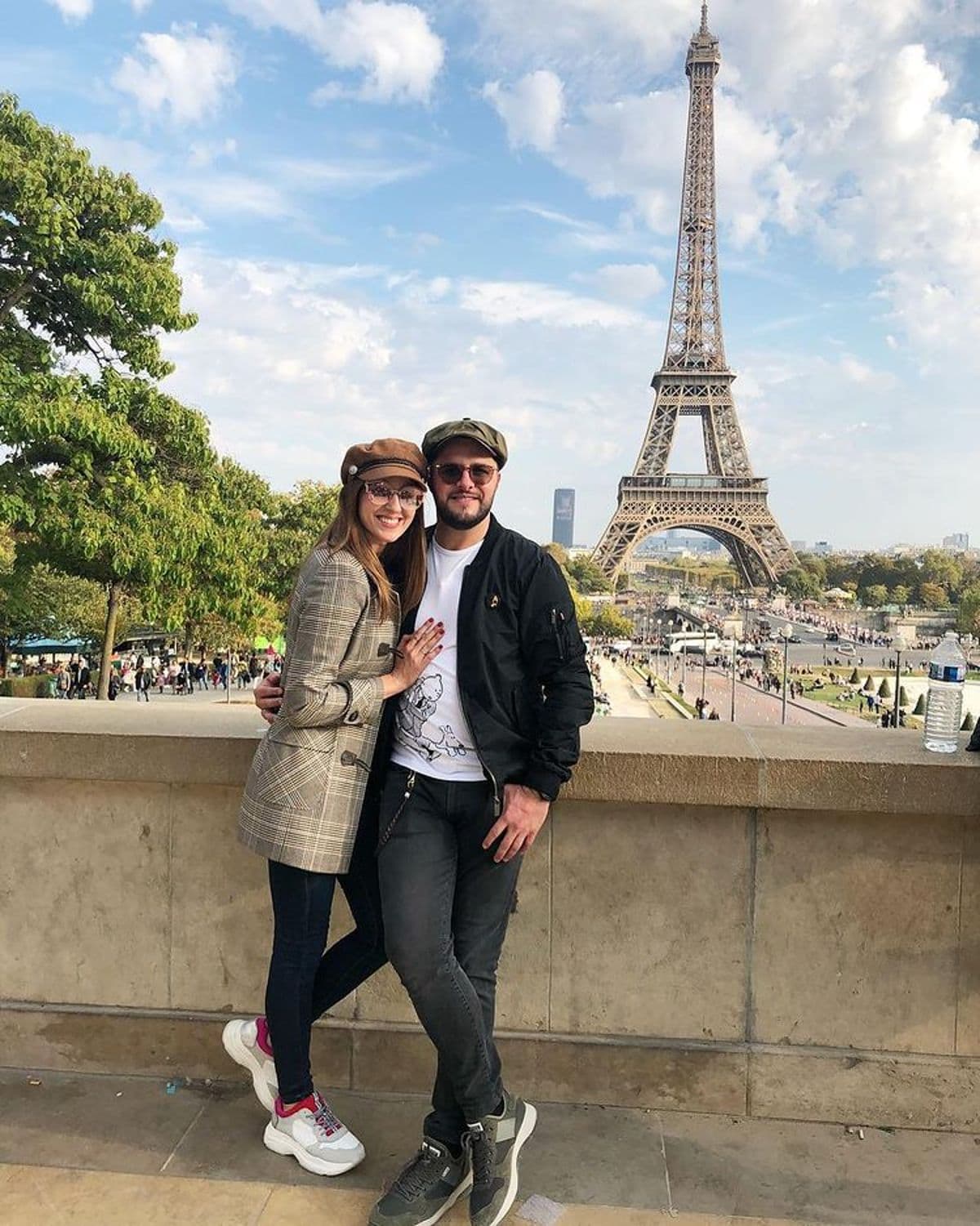 Paul Stanley vive un tórrido romance desde hace más de seis años con Joely Bernat, con quien se comprometió a finales de 2021 durante sus vacacionoess en París. ¡Conoce en fotos a su guapa novia!