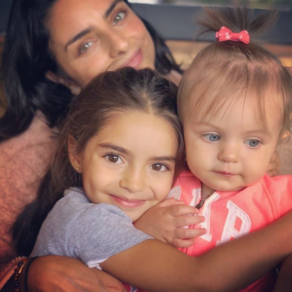Aislinn Derbez posó junto a su hija y su media hermana Aitana