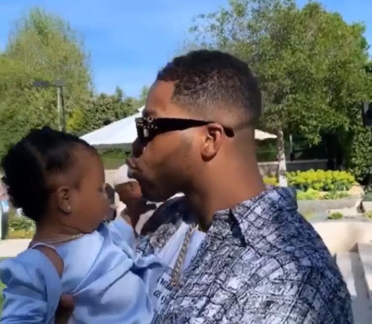 A la fiesta de cumpleaños de True, acudieron amigos y familiares de Khloé. Incluso, el papá de True, el basquetbolista Tristan Thompson, también estuvo presente.
