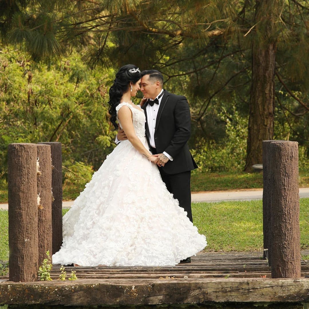 Edwin Luna y Kimberly Flores celebran su primer aniversario con fotos inéditas de su boda