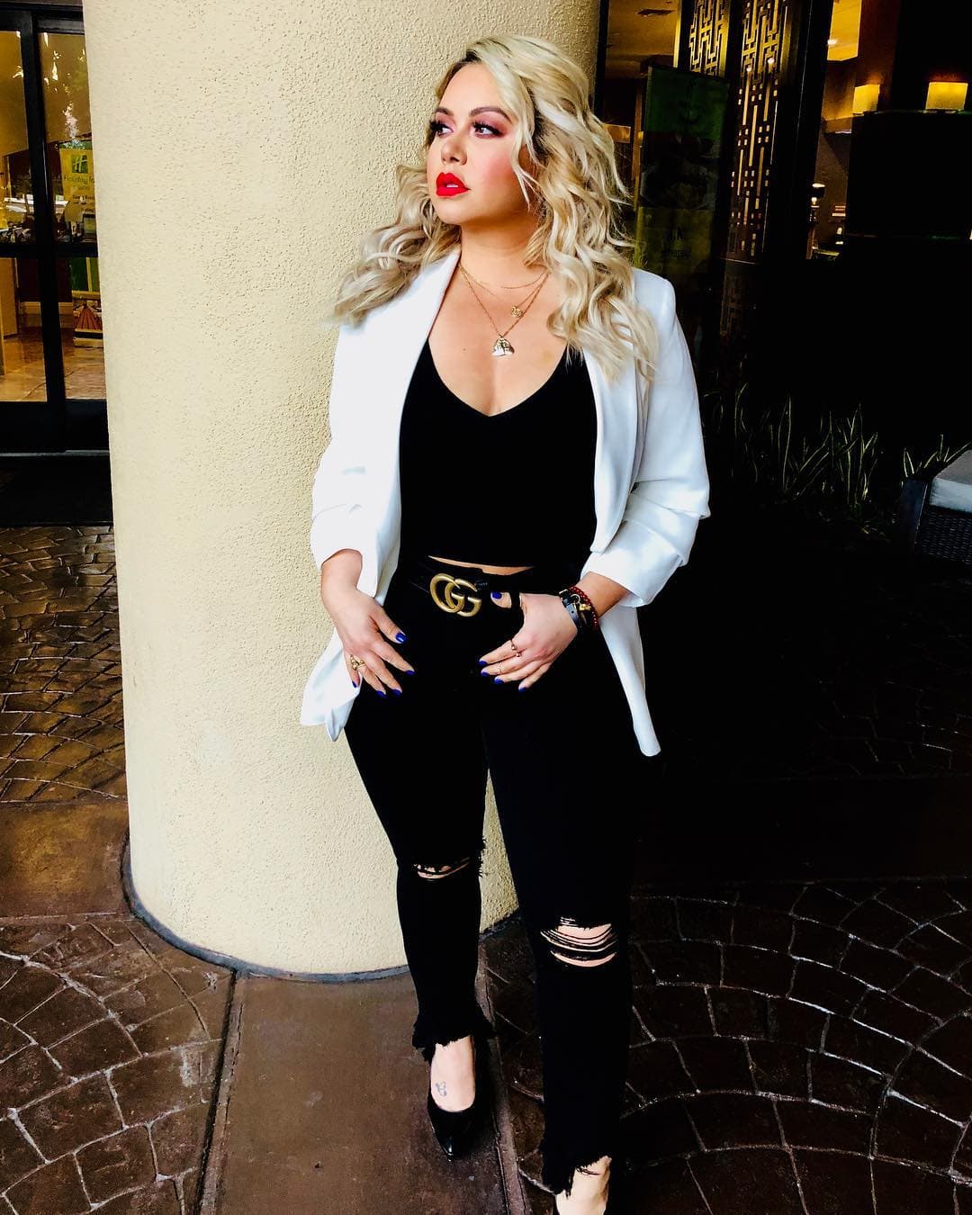 Aseguran que Chiquis, hija de Jenni Rivera, tuvo un trío sexual con Esteban Loaiza