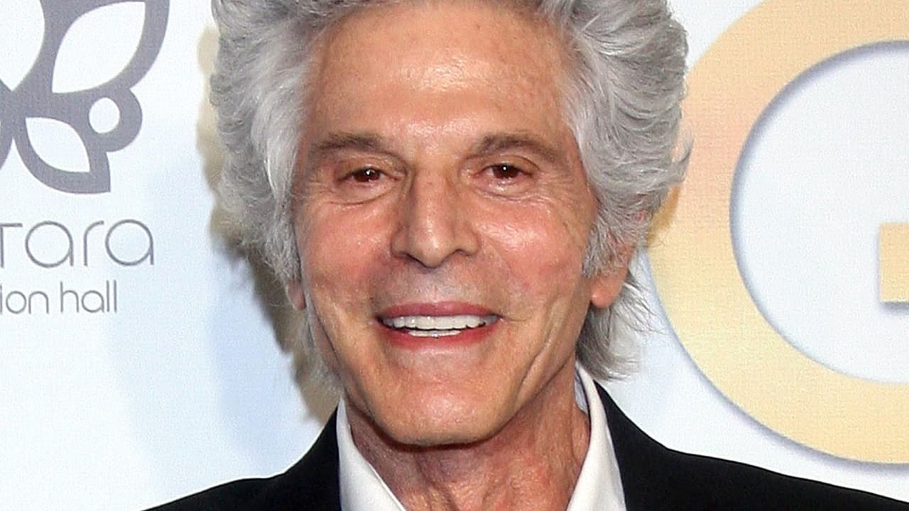 Actor de telenovelas impacta con tremenda rutina de ejercicios a los 88 años