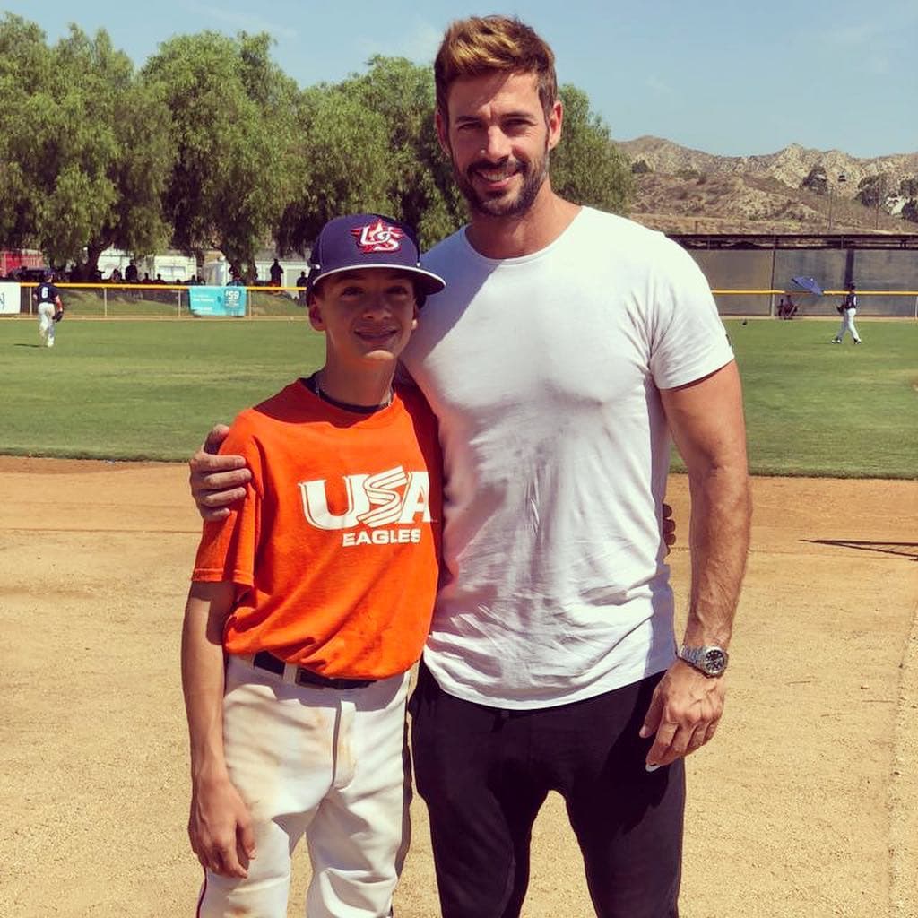 Hijo de Willian Levy amenaza con quitarle al actor el título del hombre “más guapo”