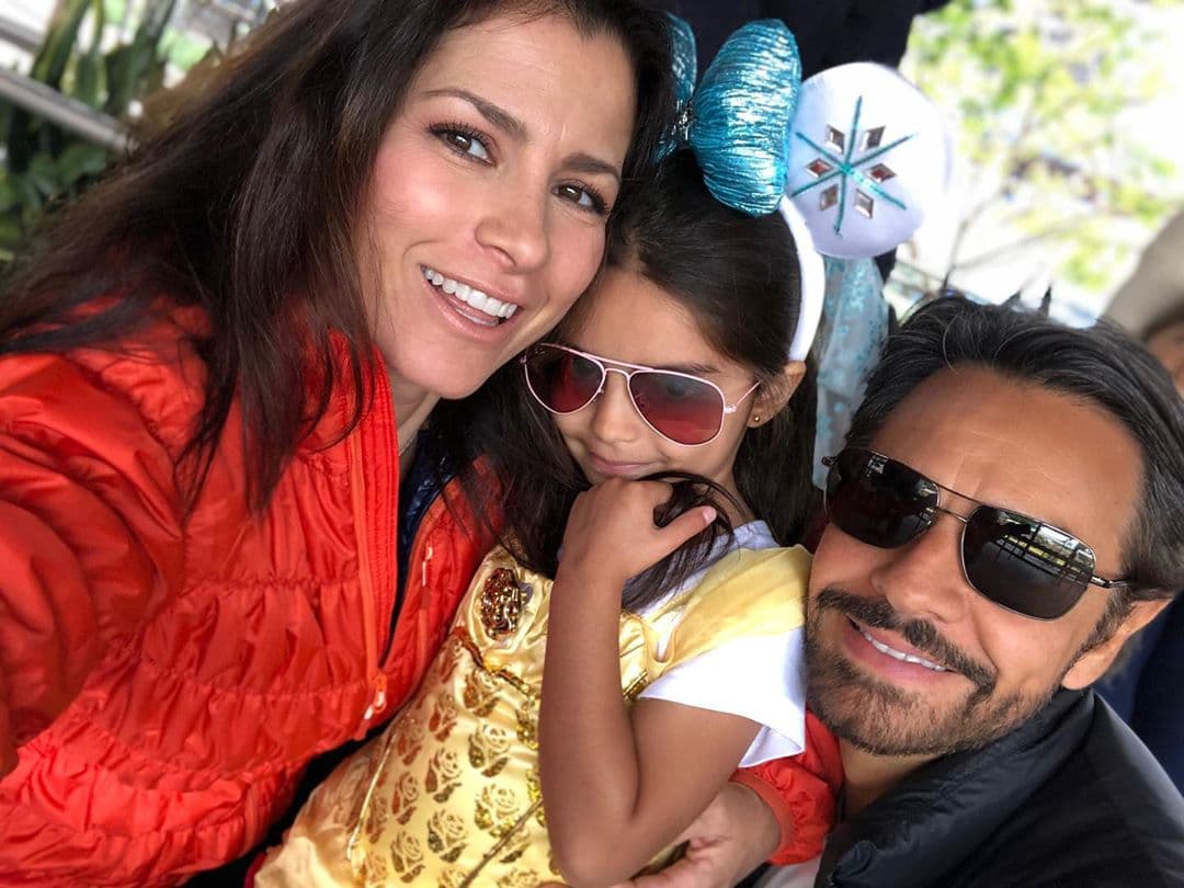 “Escapada familiar a Disneyland. Nada como un día en familia en el lugar más feliz del mundo Disneyland, California”, precisó la vocalista de Sentidos Opuestos.