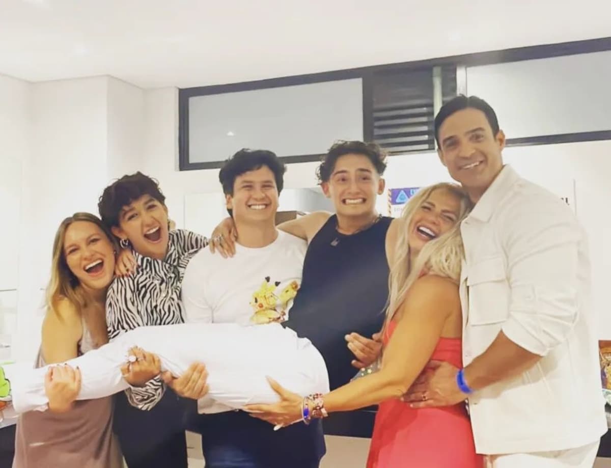 Kiko, hijo mayor de la cubana, le entregó anillo de compromiso a su novia