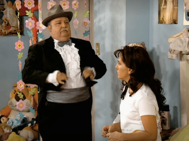 Carlos Cobos, quien dio vida a 'Don Carmelo', falleció en 2012, antes de que se estrenara la segunda temoporada de esta serie. El actor perdió la vida a los 52 años a causa de un derrame cerebral.