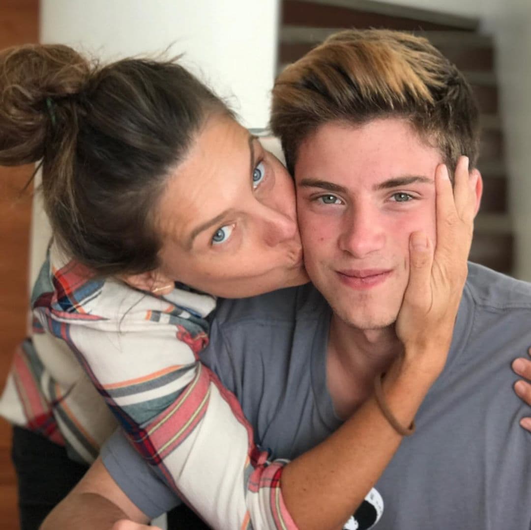 Pero Nicolás no solo se volvió tendencia por la publicación de su famosa madre, también por el amoroso mensaje que le dedicó su tía Dominika, a quien le llovieron de igual forma comentarios sobre lo guapo que luce el joven a sus 20 años.