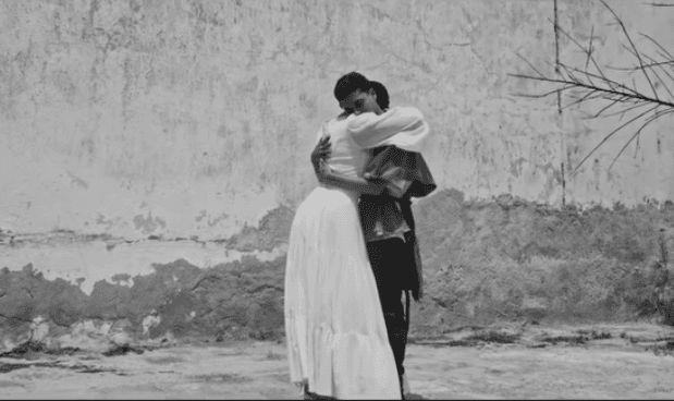 ¿Quién es el galán de Ángela Aguilar en el video 'Ahí donde me ven'?