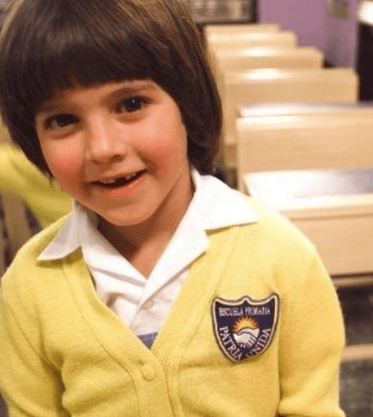 López formó parte del elenco infantil, el cual contó con más de 15 pequeños, que al lado de destacados actores como Andrea Legarreta, Joaquín Cordero y Eduardo Capetillo realizaron la nueva versión de la telenovela 'Carrusel' de 1989. A continuación, te mostramos cómo luce en la actualidad.