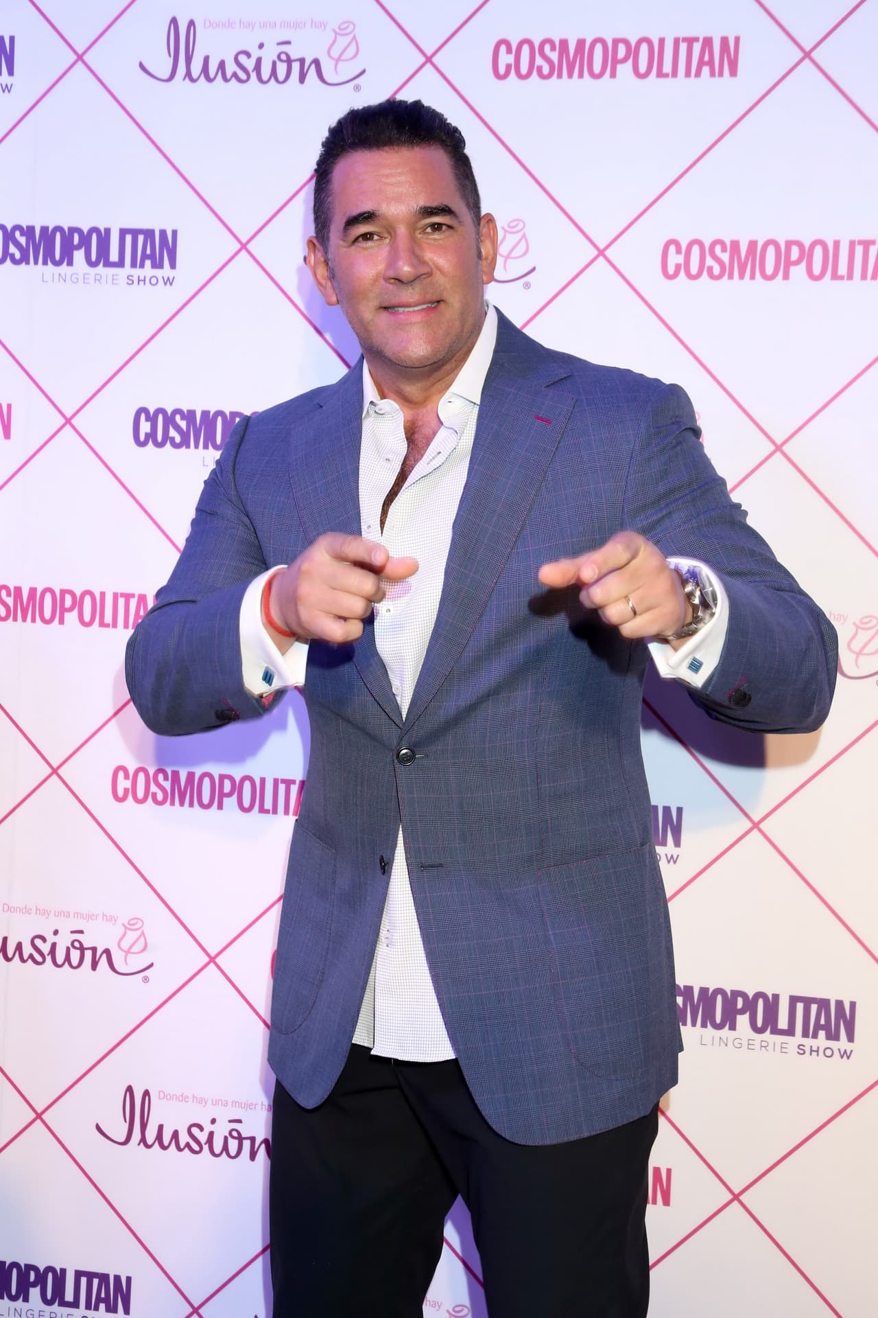 Eduardo Santamarina deja con la boca abierta al quitarse la ropa y famosos reaccionan: ‘Lo máximo’