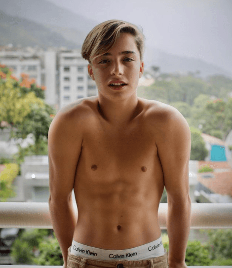 En dicho perfil, el joven también ha compartido cómo luce en la actualidad, demostrando que ya es todo un adolescente de 16 años, e incluso tiene un peinado muy diferente con el que obtuvo fama internacional en 2018.