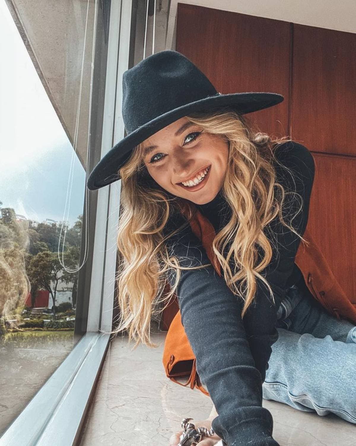 Y es que la joven estudia música en la prestigiosa escuela Berklee College of Music en Boston y en redes sociales ha presumido al máximo su talento.