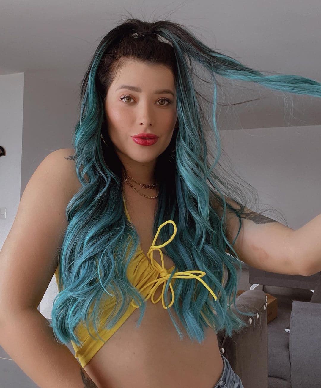 Brenda Zambrano aparece con su hermana y demuestra que son idénticas: “Como gotas de agua”