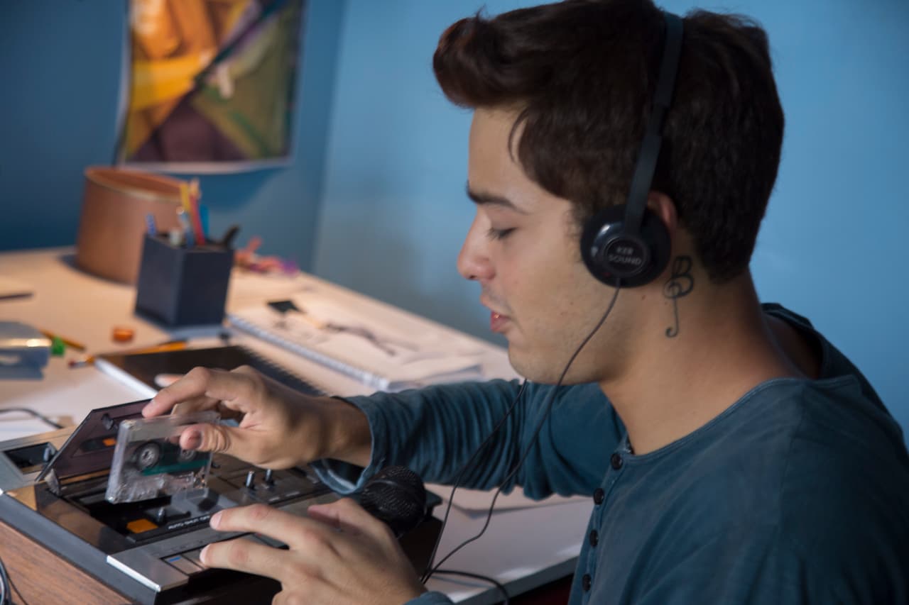 'Juanjo' le graba canciones a 'Yamelí', ¿quién no muere de amor por él? 'Juanjo' es el único que siempre apoyará a la protagonista.