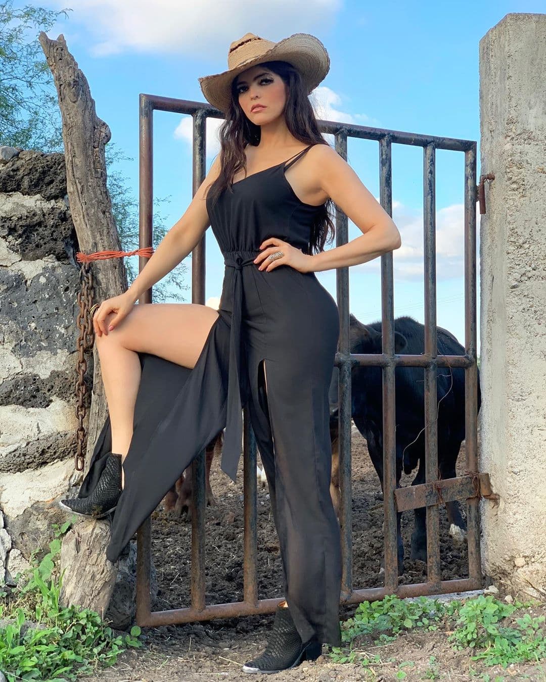 Sin embargo, al darse cuenta que algo andaba mal en lo que acaba de decir, agregó: “Pero como todavía no me pedían en compromiso como tal, pues tampoco fue que aparté uno ¿verdad? Pero seguramente será algo lindo”.