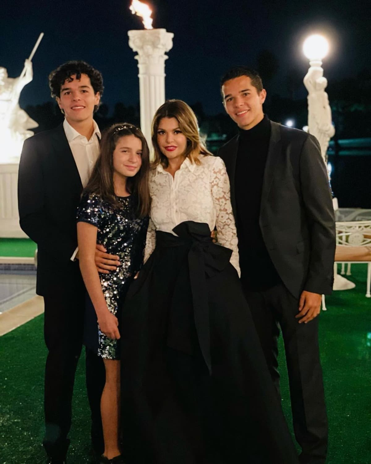 Al igual que sus hermanos, la adolescente ya incursionó en la actuación y hace algunos años realizó una serie de televisión.