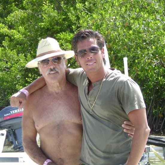 Roberto Palazuelos también indicó que la única que no aparece en el testamento es Andrea García, la única hija mujer del histrión. Sin embargo, dijo desconocer las causas y el tipo de relación que haya entre padre e hija.