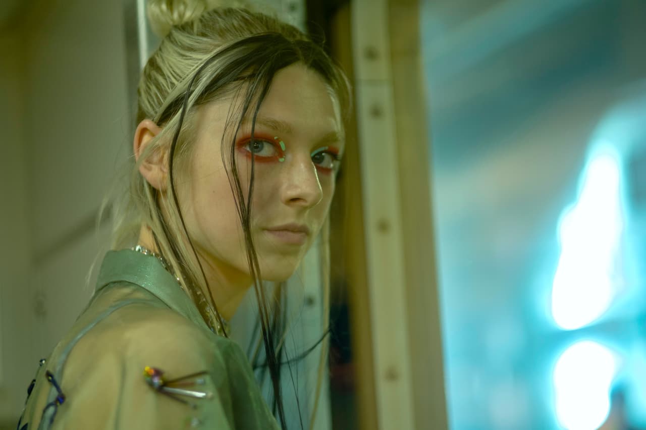 <b>Jules</b>
<br>También lastimó a Rue cuando se involucró con Elliot y, antes de eso, decidió irse y dejar a su entonces novia en la estación de trenes.