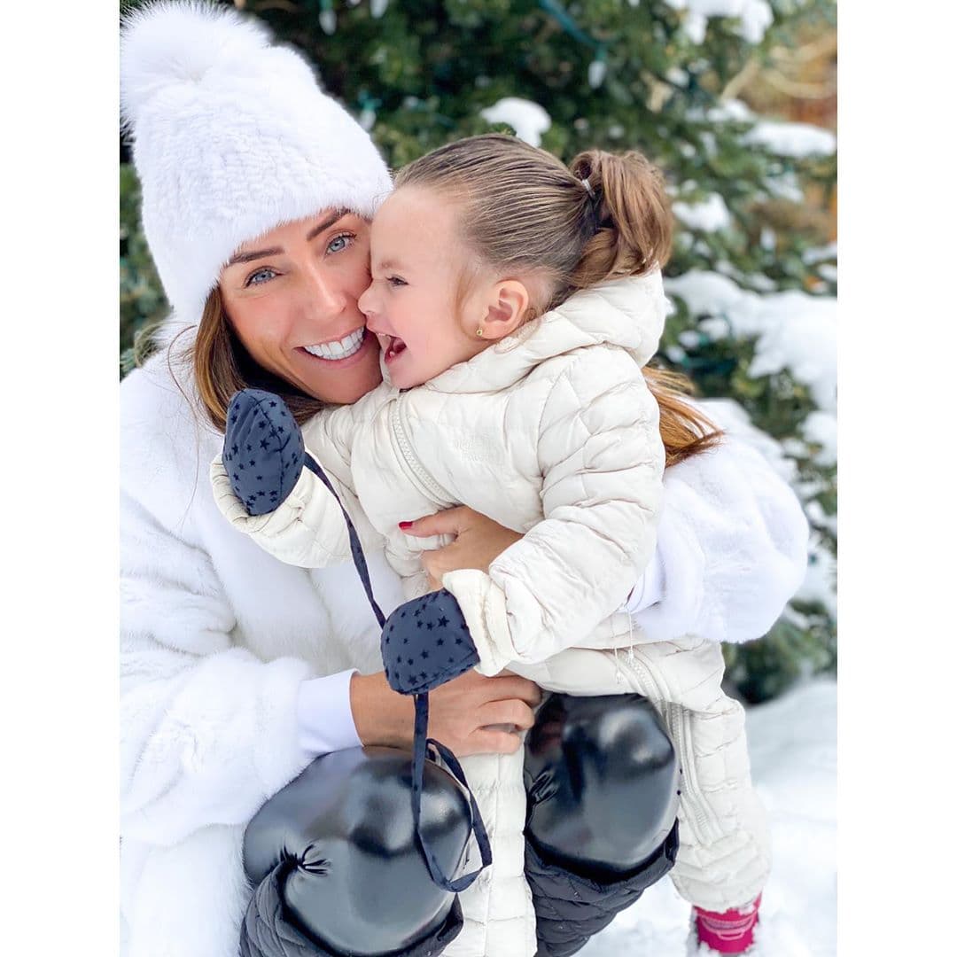 Inés Gómez Mont y su hija menor, María.