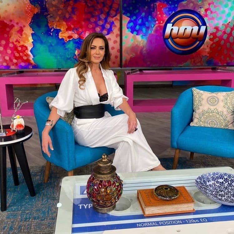 Anette Michel agradeció la atención y además de emojis con ojos de corazón y en forma de beso, precisó: “Como los disfrute. Gracias”.