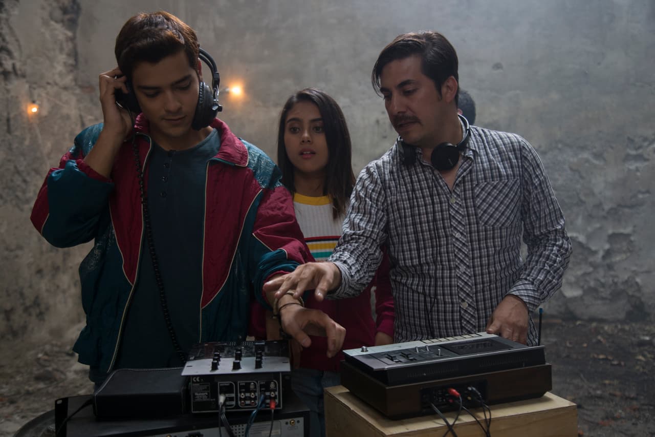 David Caro Levy ensaya con la producción para dar lo mejor en su papel de DJ.