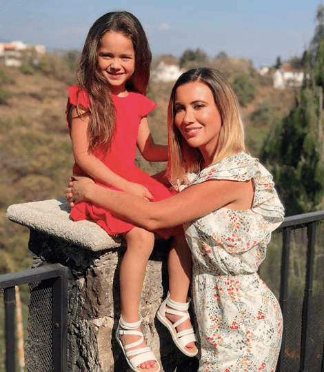Hasta el momento, Laia es la única hija del matrimonio, por lo que Mariazel y su esposo constantemente comparten momentos junto a ella.