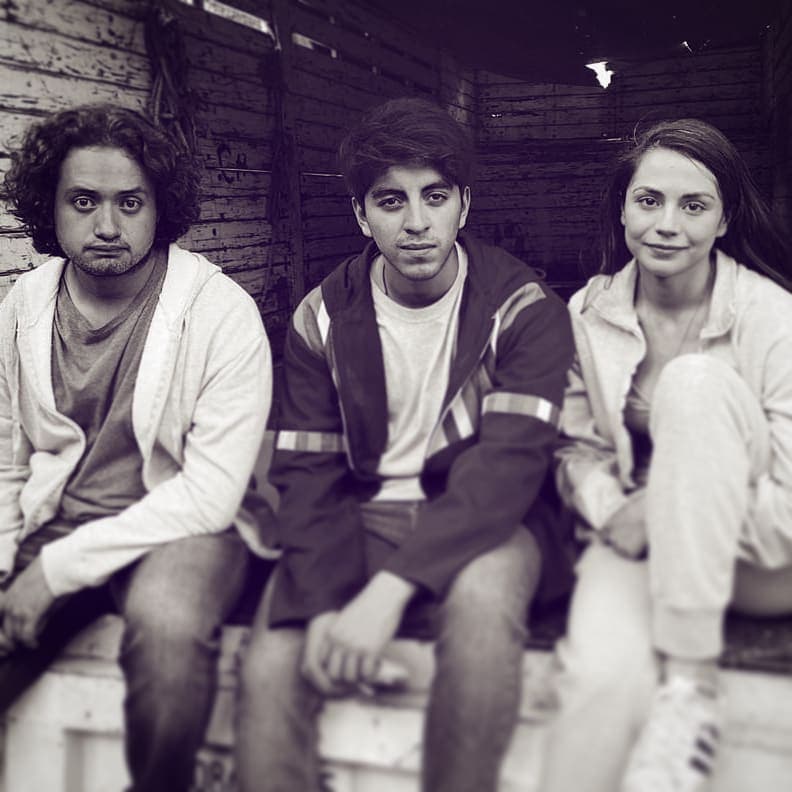 El VIERNES 30 DE JULIO llega la historia de 'BESOS DE CENIZA' de Timbiriche, donde Gina (Ana Karina Saenz) se reencuentra con Mariano (Daney / Salvador Espadas) 18 años después de que la dejó por cruzar la frontera, mientras ella y Esteban (Pablo Amador / Pablo Lizalde) eran atrapados por la policía fronteriza. Pamela (Ana Karina Saenz), hija de Gina, planea separarlos para no ver destruida a su familia.
<br>
<br>Actúan también: Marco Rodal, Macarena Oz, Daniela García Cortés y Rocío Gallardo.