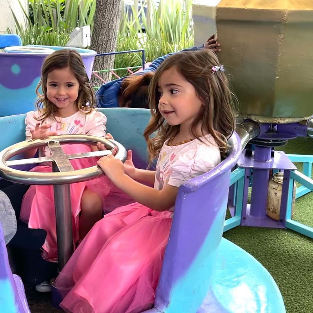 La publicación consiguió miles de ‘Me gusta’ y una ola de comentarios, en los que sus fieles admiradores destacaron que las pequeñitas heredaron su belleza. “Bellas”, “No puedo creer lo bonitas que están”, “Son idénticas a Andrea”, “Son una dulzura”, “Son sus clones”, “Están preciosas”, “Igual de bellas que la tía”, “Todas unas princesas”, “Tienen los mismos ojos que Andy”, señalaron los fans.