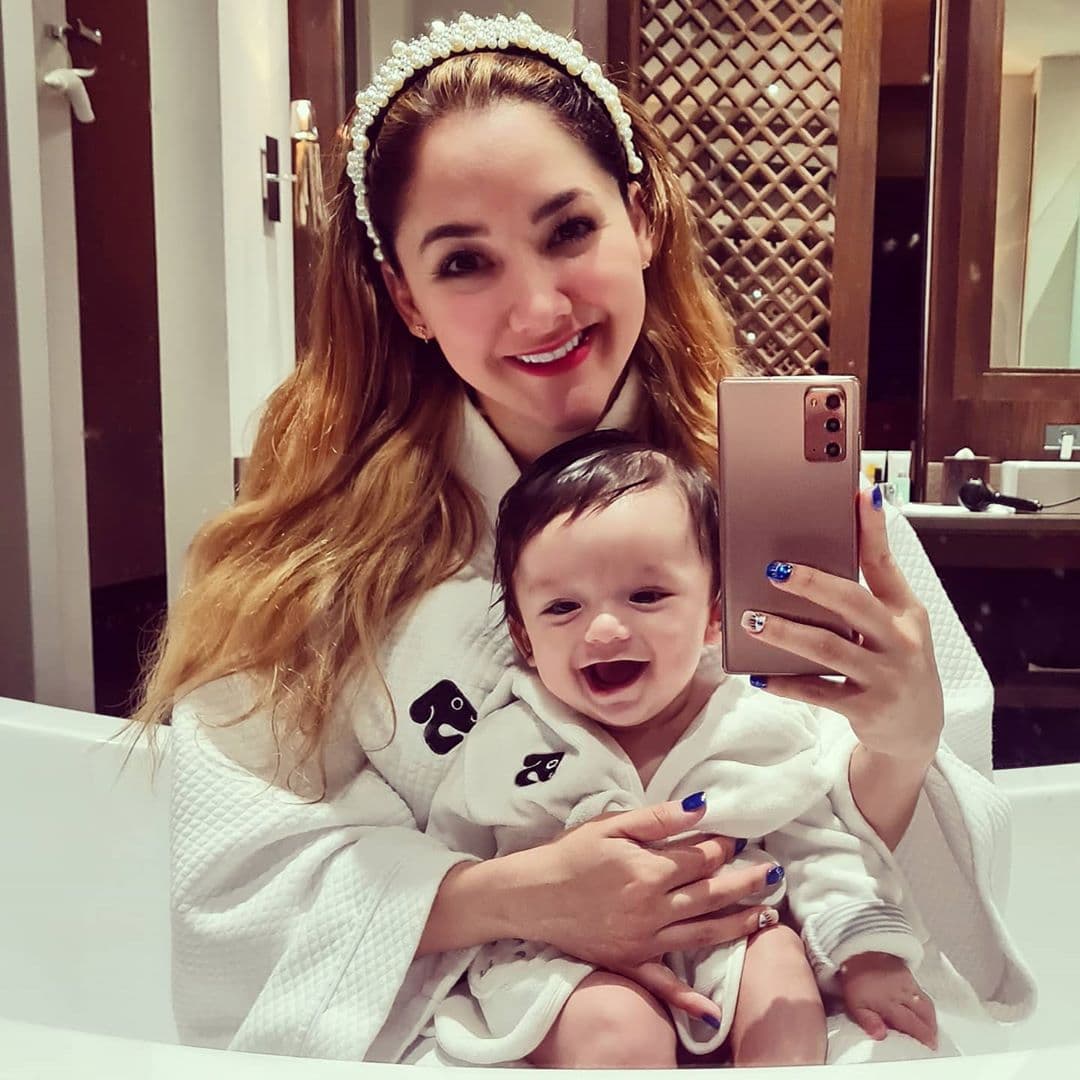 Desde que André llegó al mundo, Sherlyn no ha dejado de compartir fotografías de él. Incluso, con tan solo cinco meses de edad, el pequeño ha resultado ser todo un galán, pues con su tierna sonrisa ha logrado enamorar a los seguidores de su famosa madre.